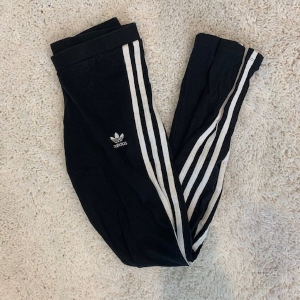 BLACK ADIDAS LEGGINGS!!!